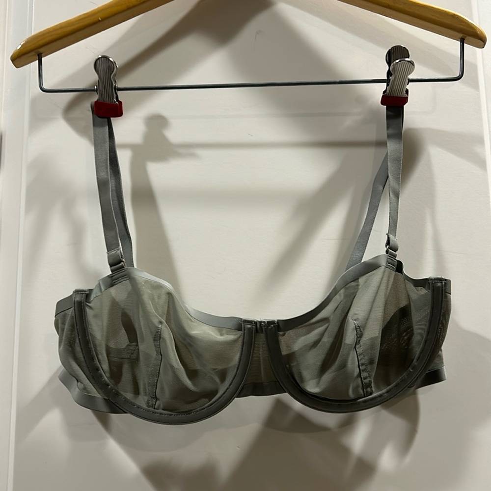 Like New! CUUP The Balconette Bra sheer lace underwire size 34B khaki green